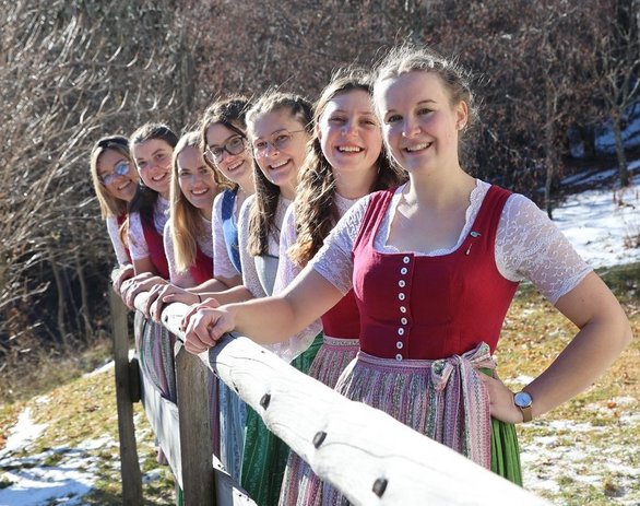 Mädels-v.v.n.h.: Stefanie Honis, Paula Neissl, Katharina Kaltenegger, Kerstin Wallner, Marie Hubmann, Susanne Reiter, Christiane Sackl